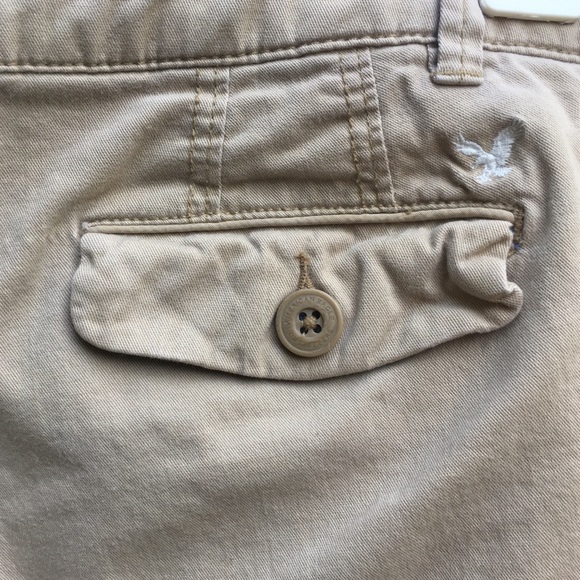 Pre-Loved American Eagle Khaki Shorts Size 8 - Picture 3 of 14